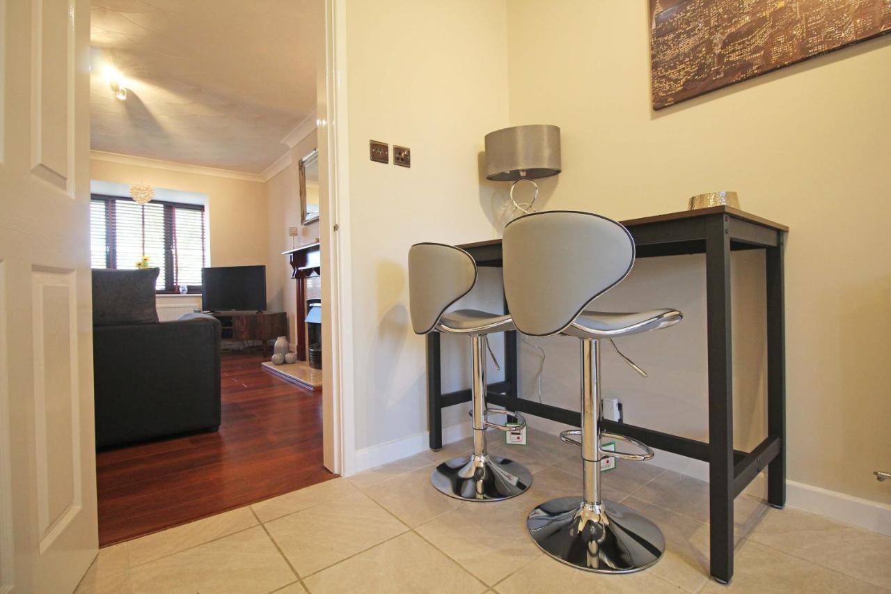 The Barwoods - Modern Spacious Home In Chester - Parking 外观 照片