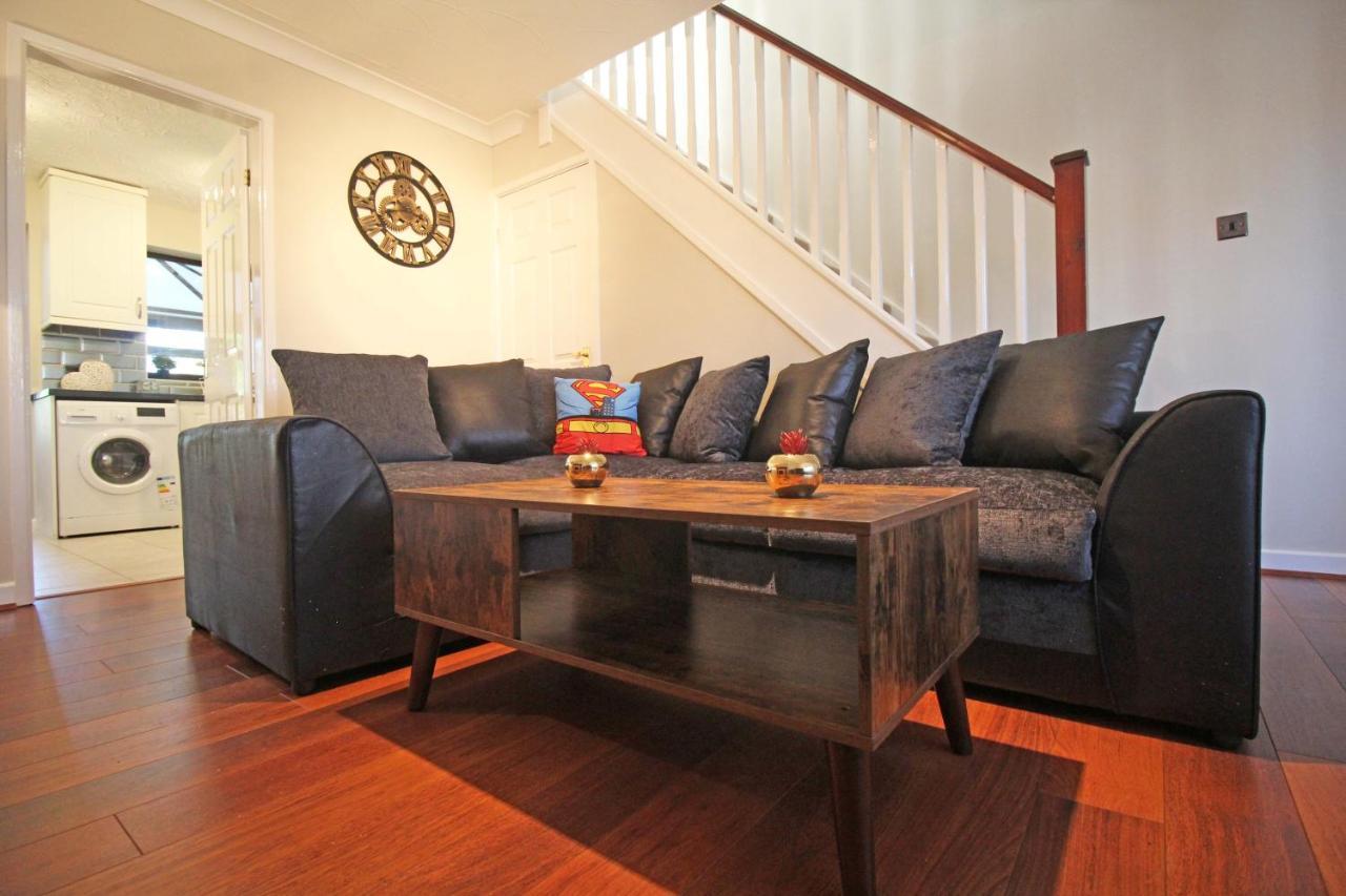 The Barwoods - Modern Spacious Home In Chester - Parking 外观 照片