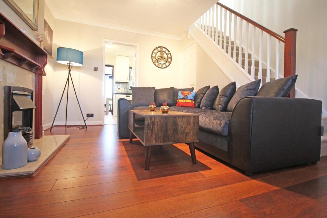 The Barwoods - Modern Spacious Home In Chester - Parking 外观 照片