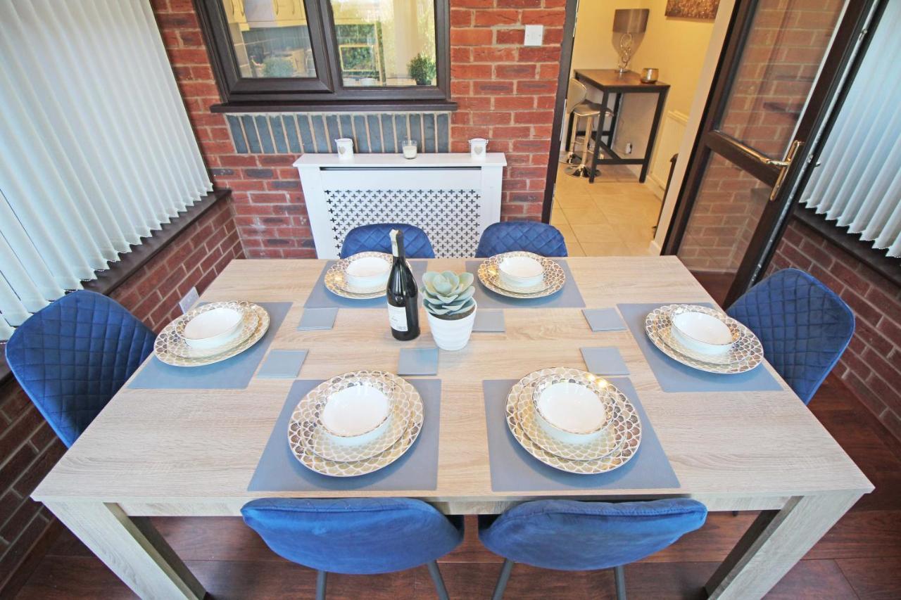 The Barwoods - Modern Spacious Home In Chester - Parking 外观 照片
