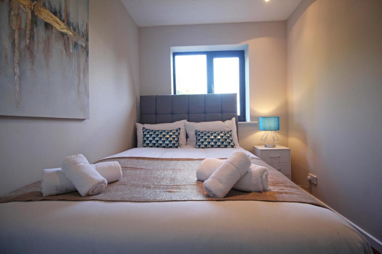 The Barwoods - Modern Spacious Home In Chester - Parking 外观 照片